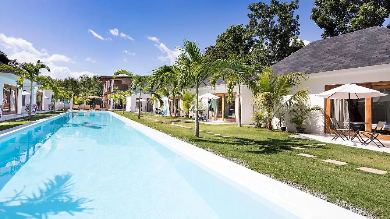 Island World Panglao Hotel 3*,